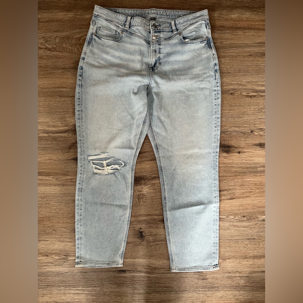 American Eagle Outfitters Mom Jeans